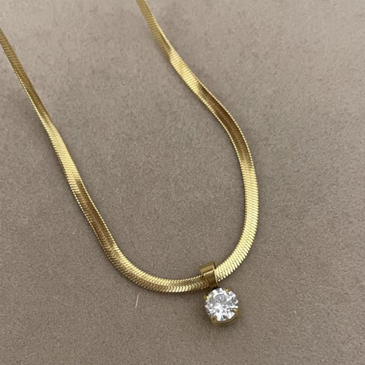 simple elegant necklace