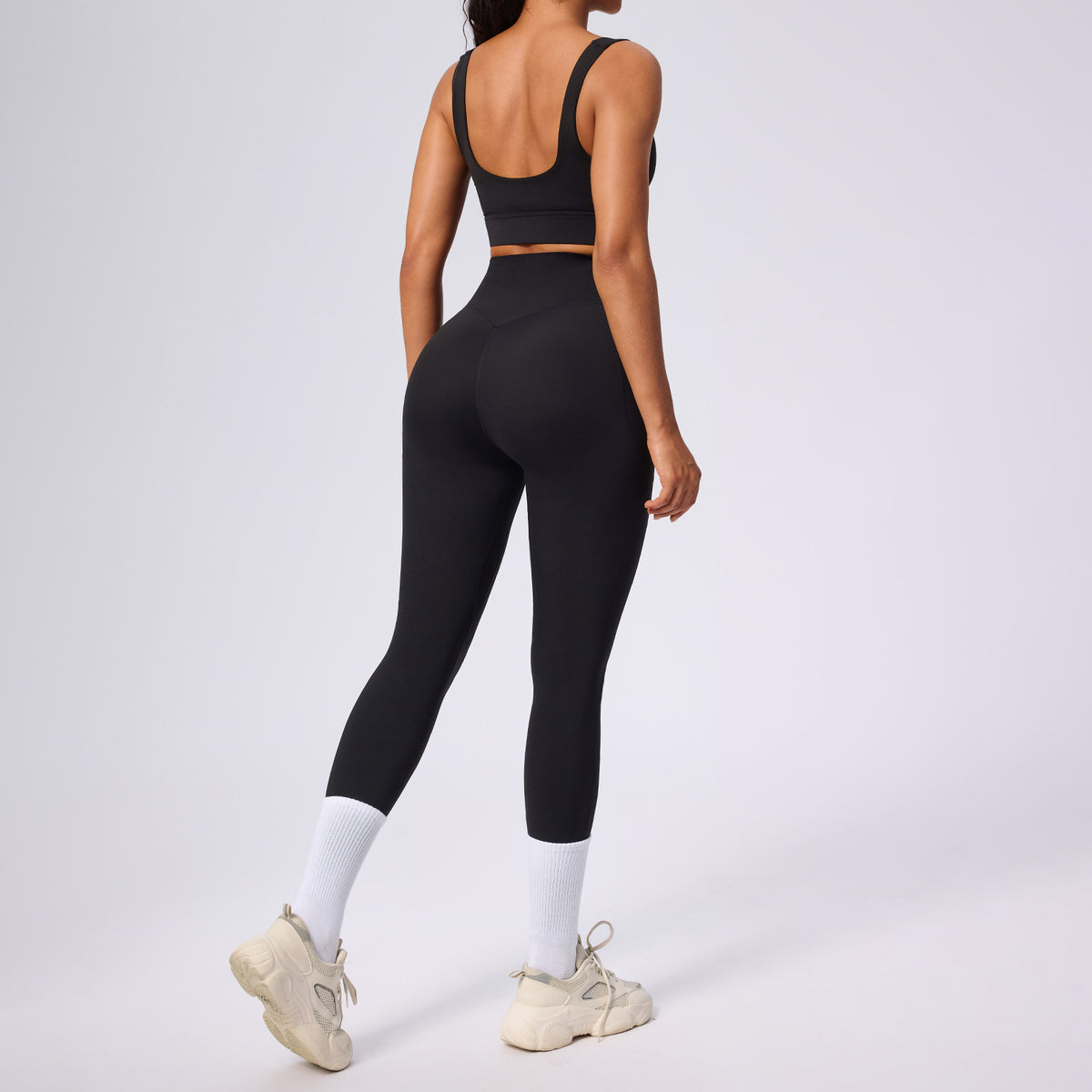 black activewear set with pockets