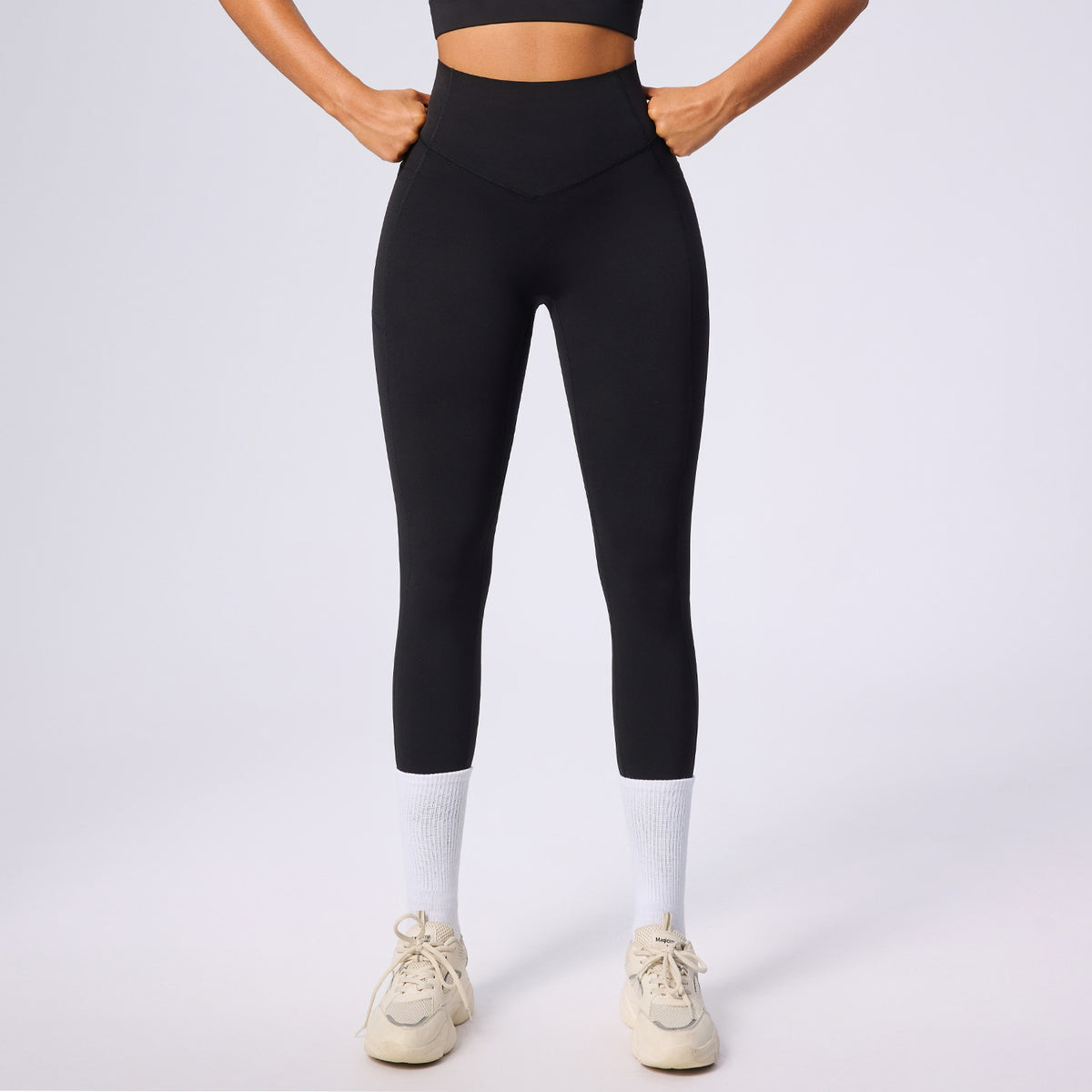black activewear set with pockets
