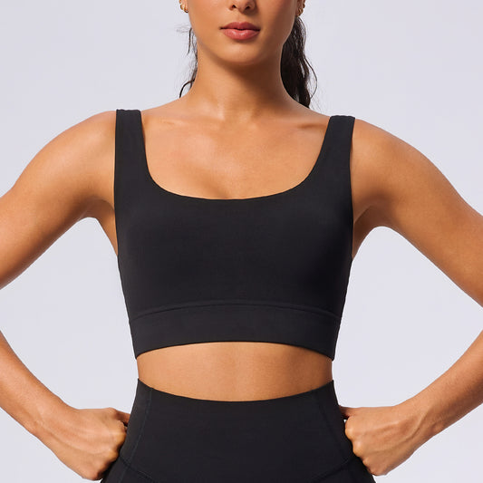 black activewear set with pockets