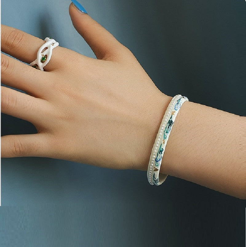 Charms | Dutch Bangle