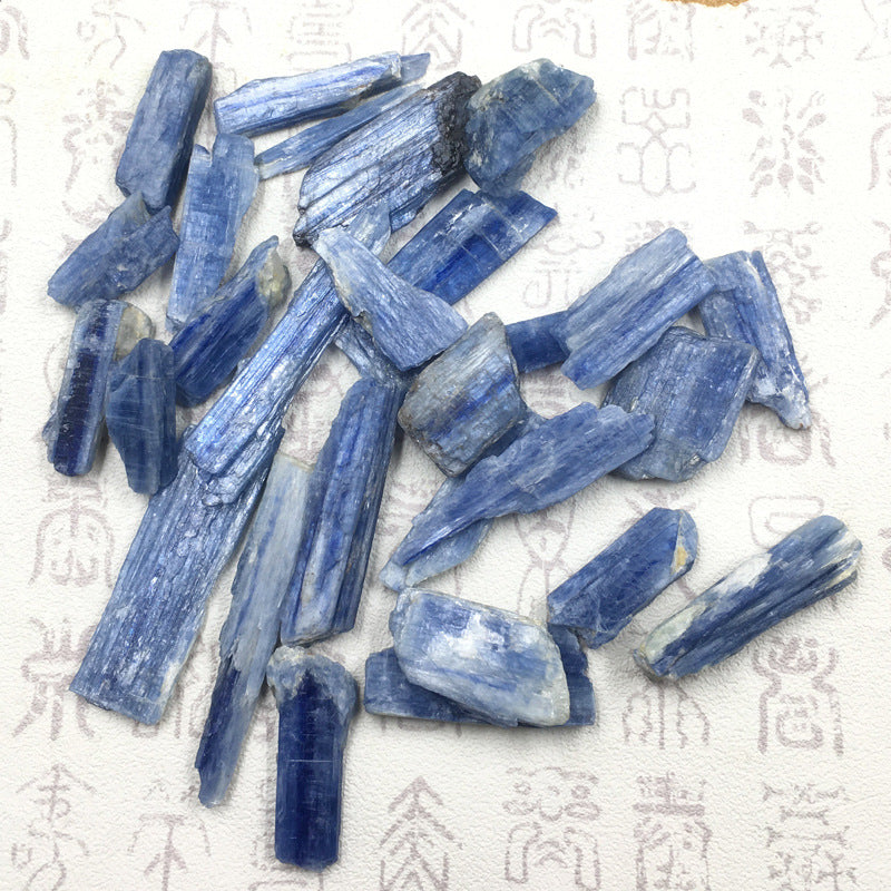 rough kyanite gravel